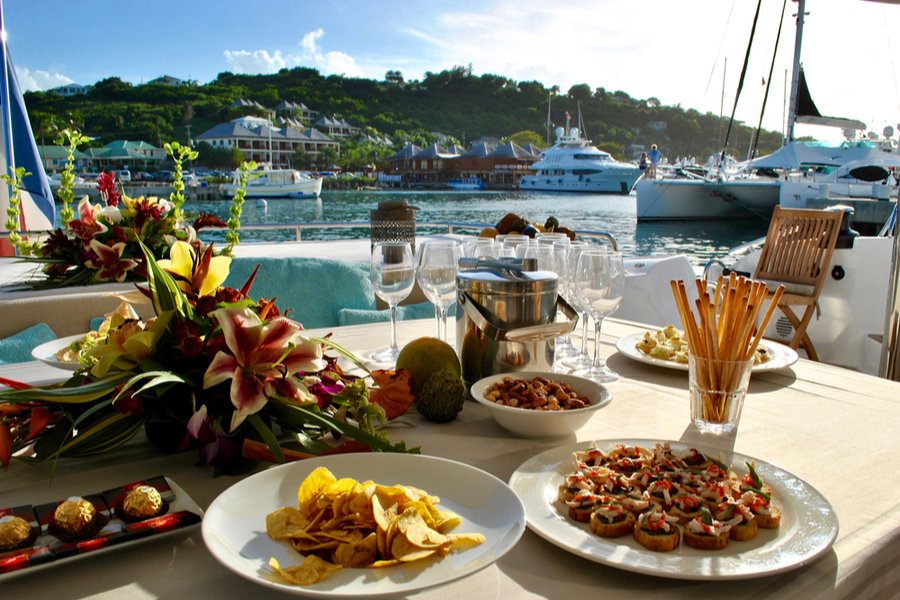 Catering Services - Vista Yachts - Boat and Yacht Rentals in Miami
